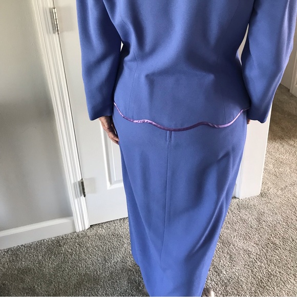 Remini Suit, Size 6 - Picture 3 of 13